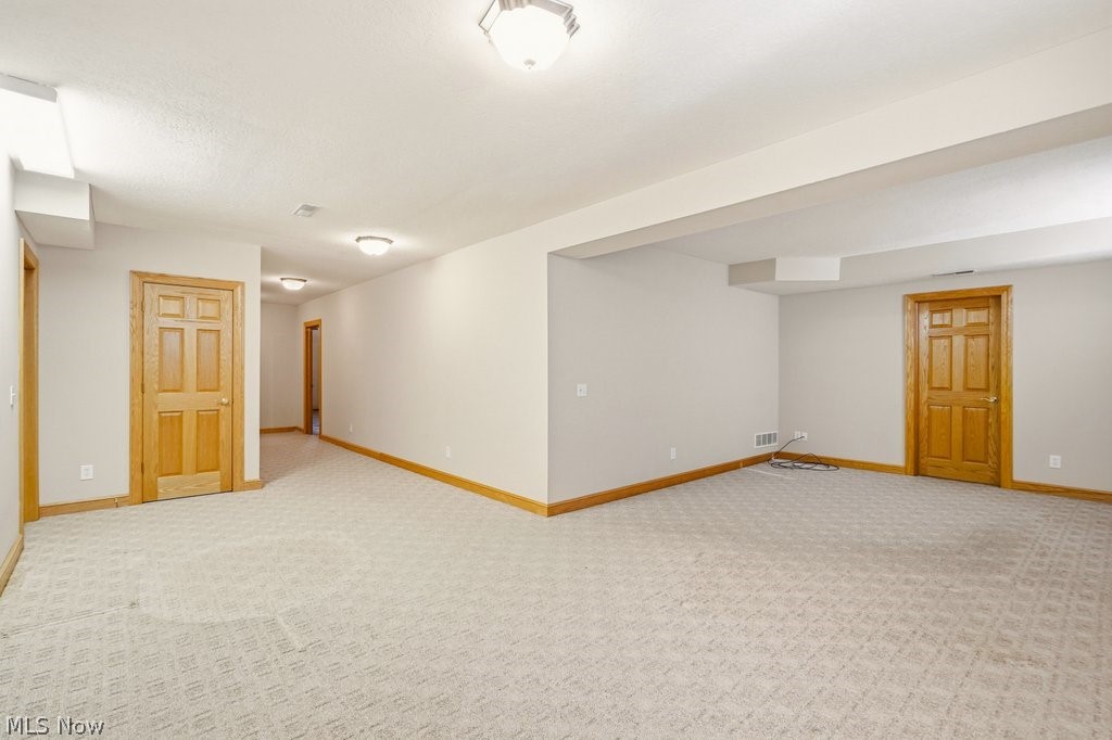 2253 Grimsby Street NW