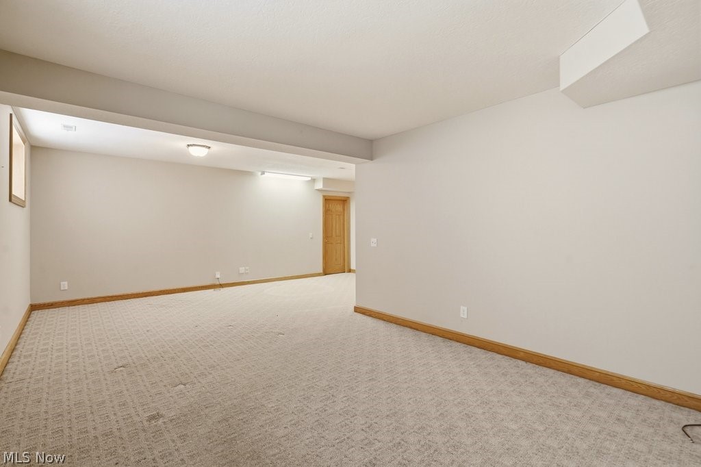 2253 Grimsby Street NW