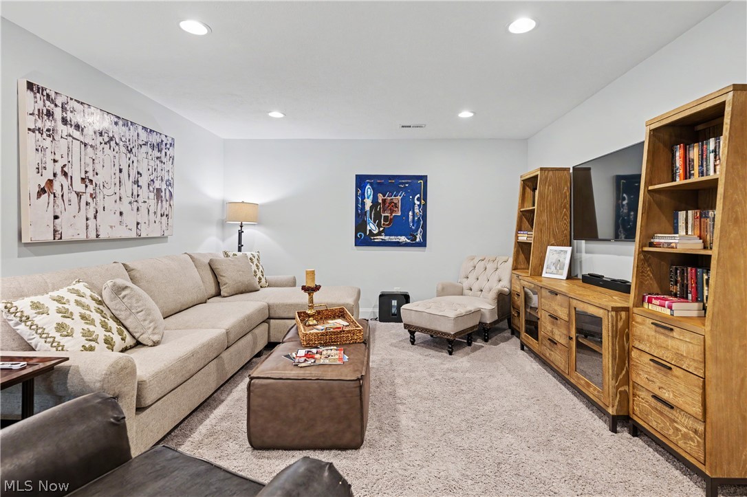 609 Burgess Circle