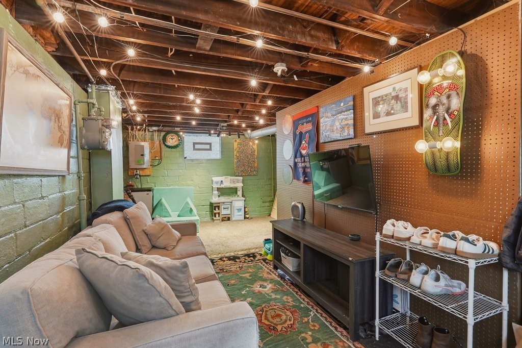 1605 Warren Road