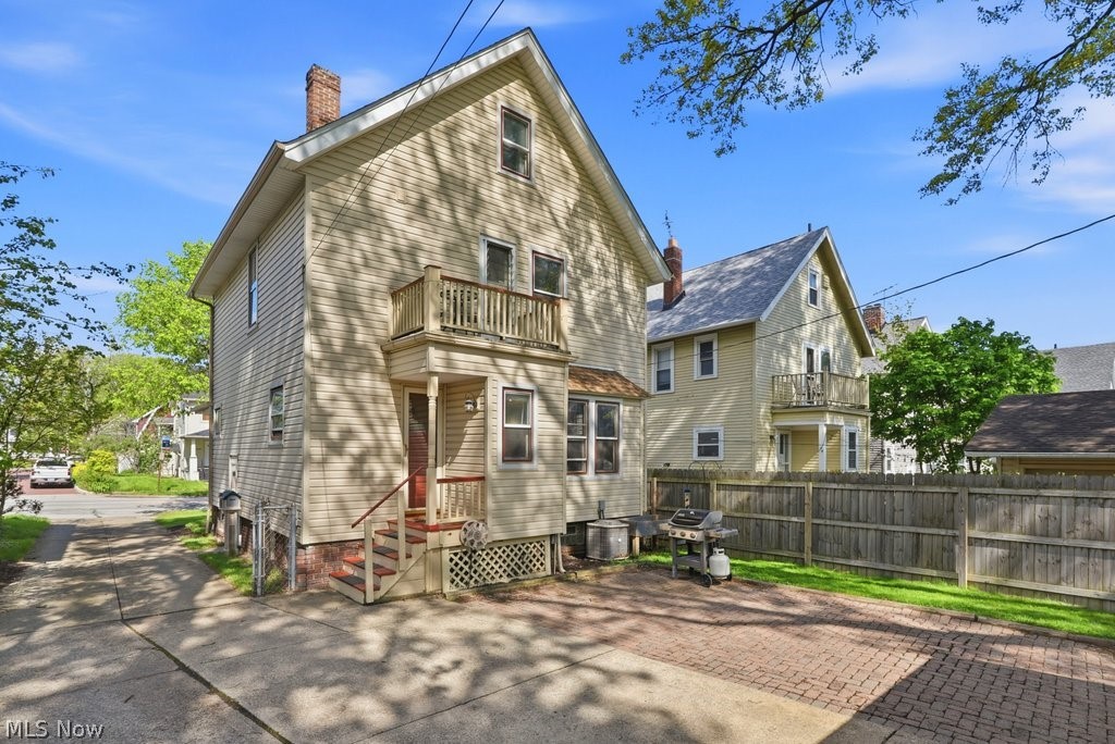 1605 Warren Road