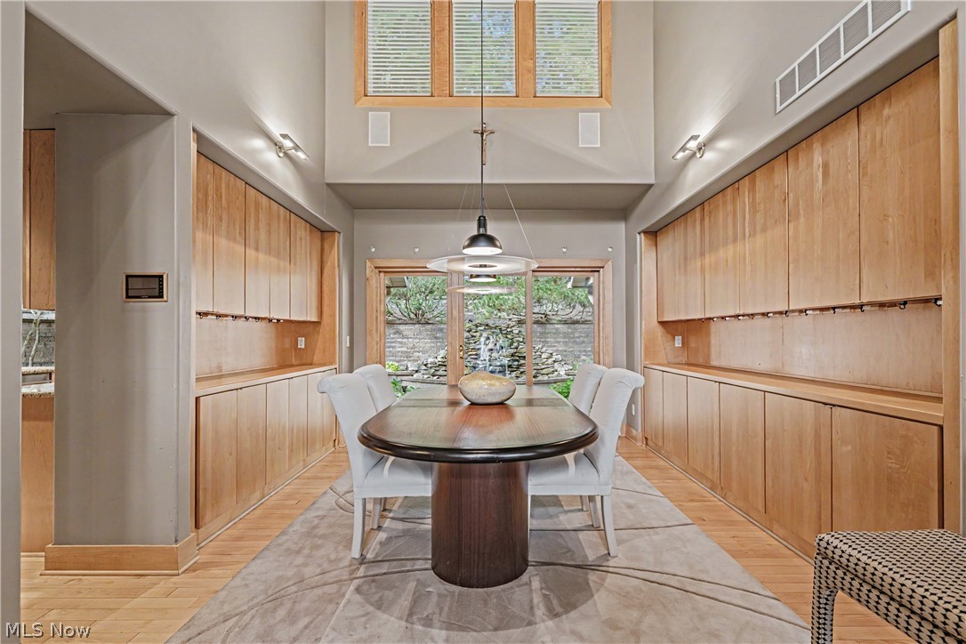 1040 Riverwoods Drive