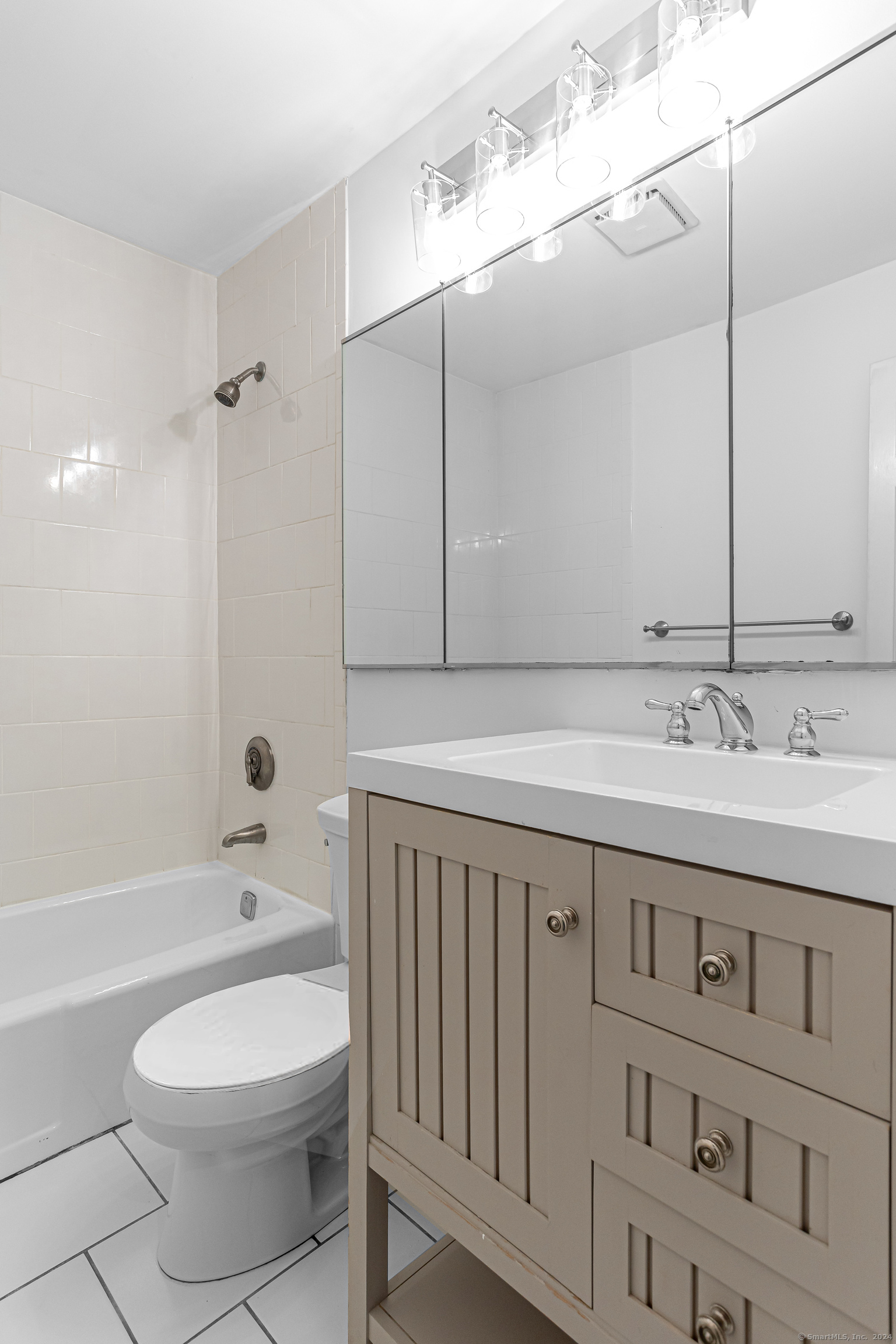 105 Harbor Drive APT 140