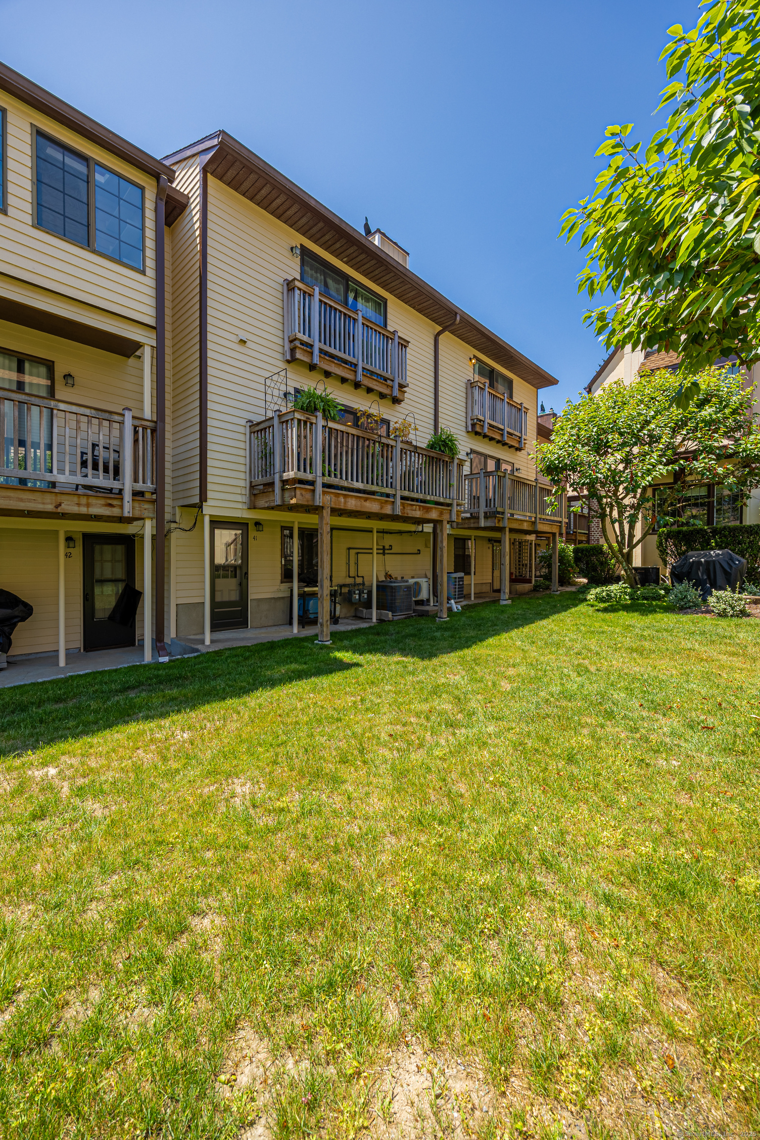 237 Strawberry Hill Avenue APT 41