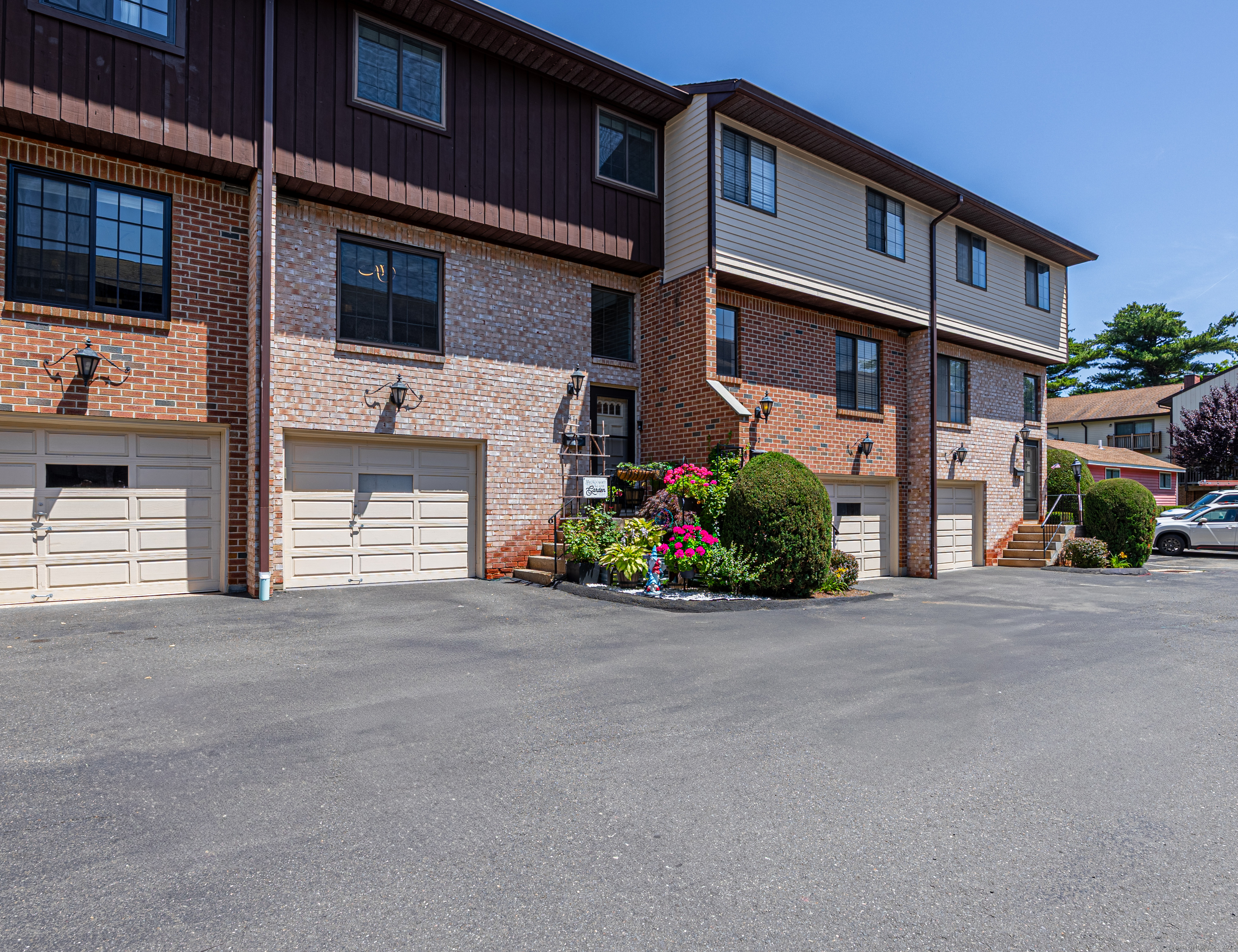 237 Strawberry Hill Avenue APT 41