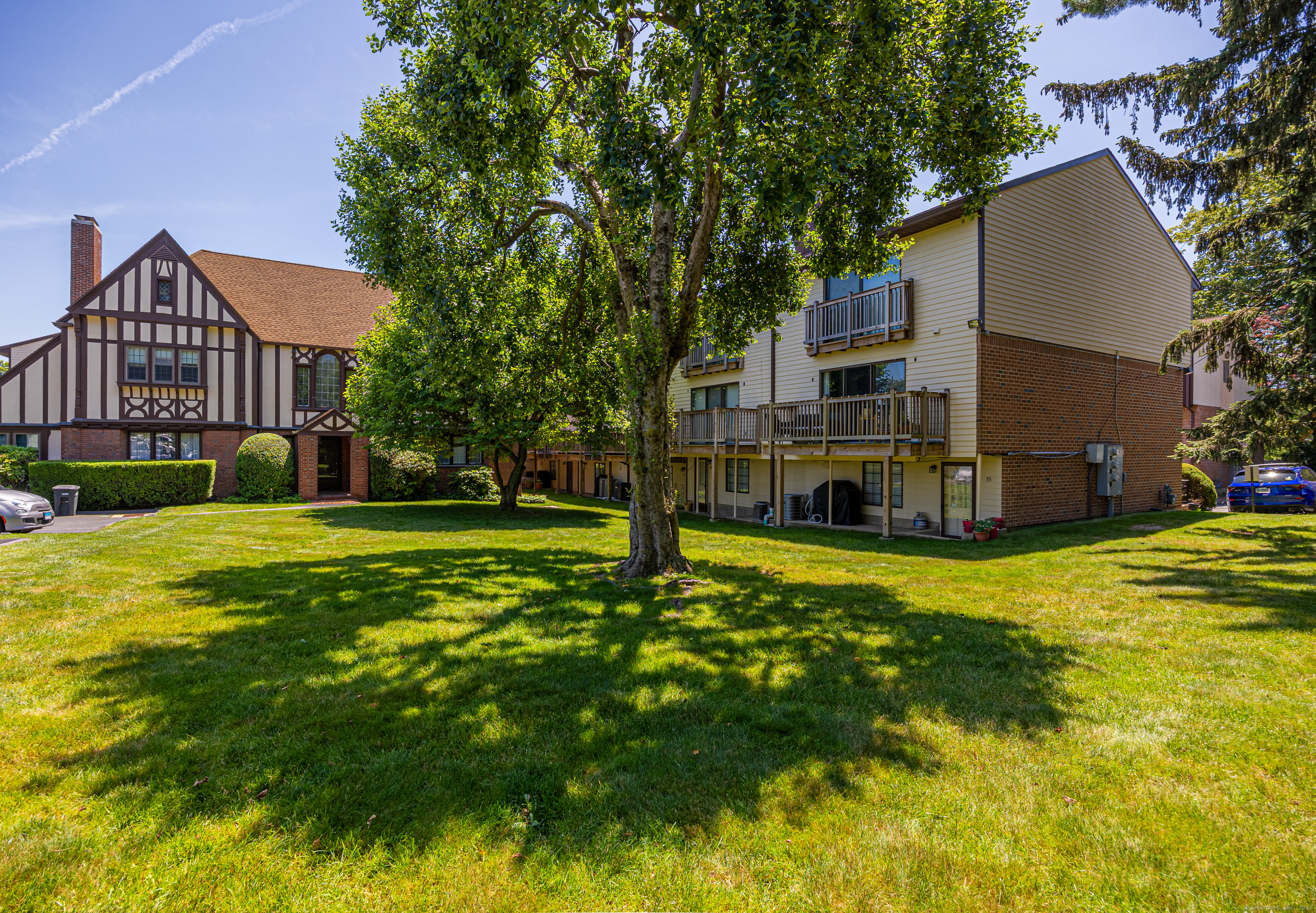 237 Strawberry Hill Avenue APT 41
