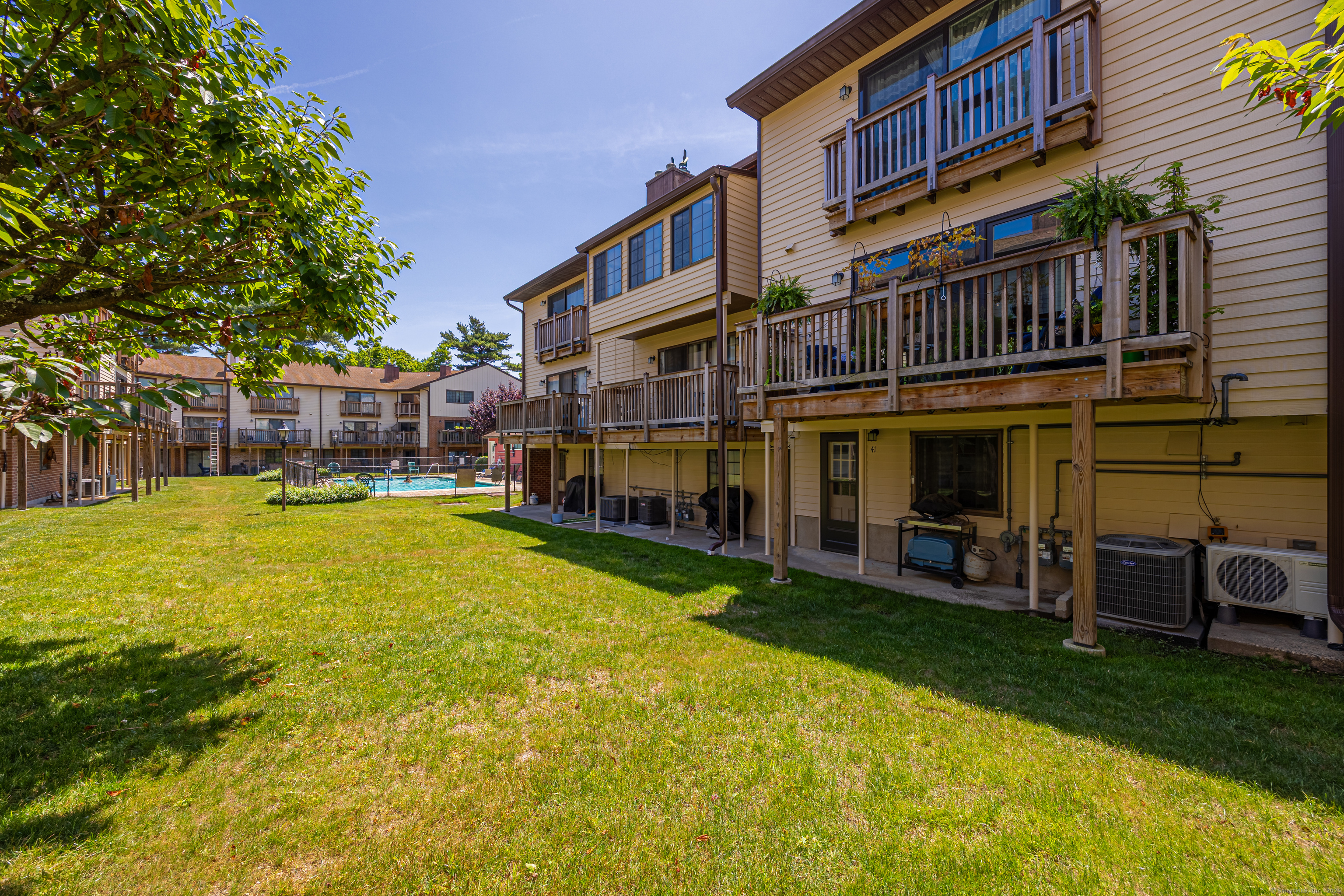 237 Strawberry Hill Avenue APT 41