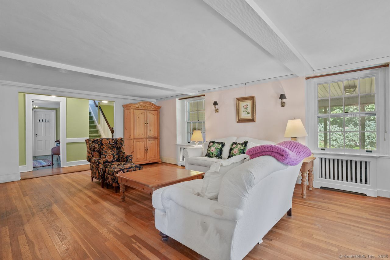 2078 Huntington Turnpike