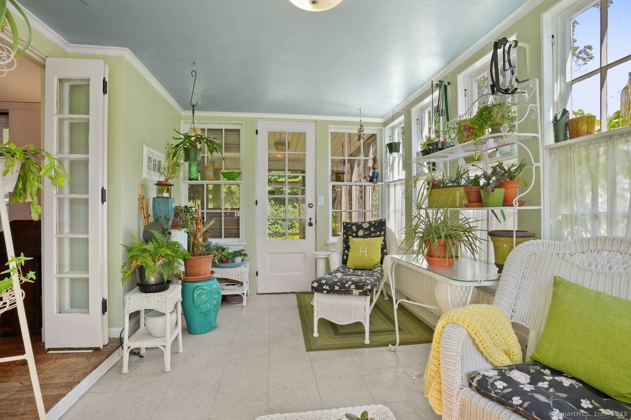 2078 Huntington Turnpike