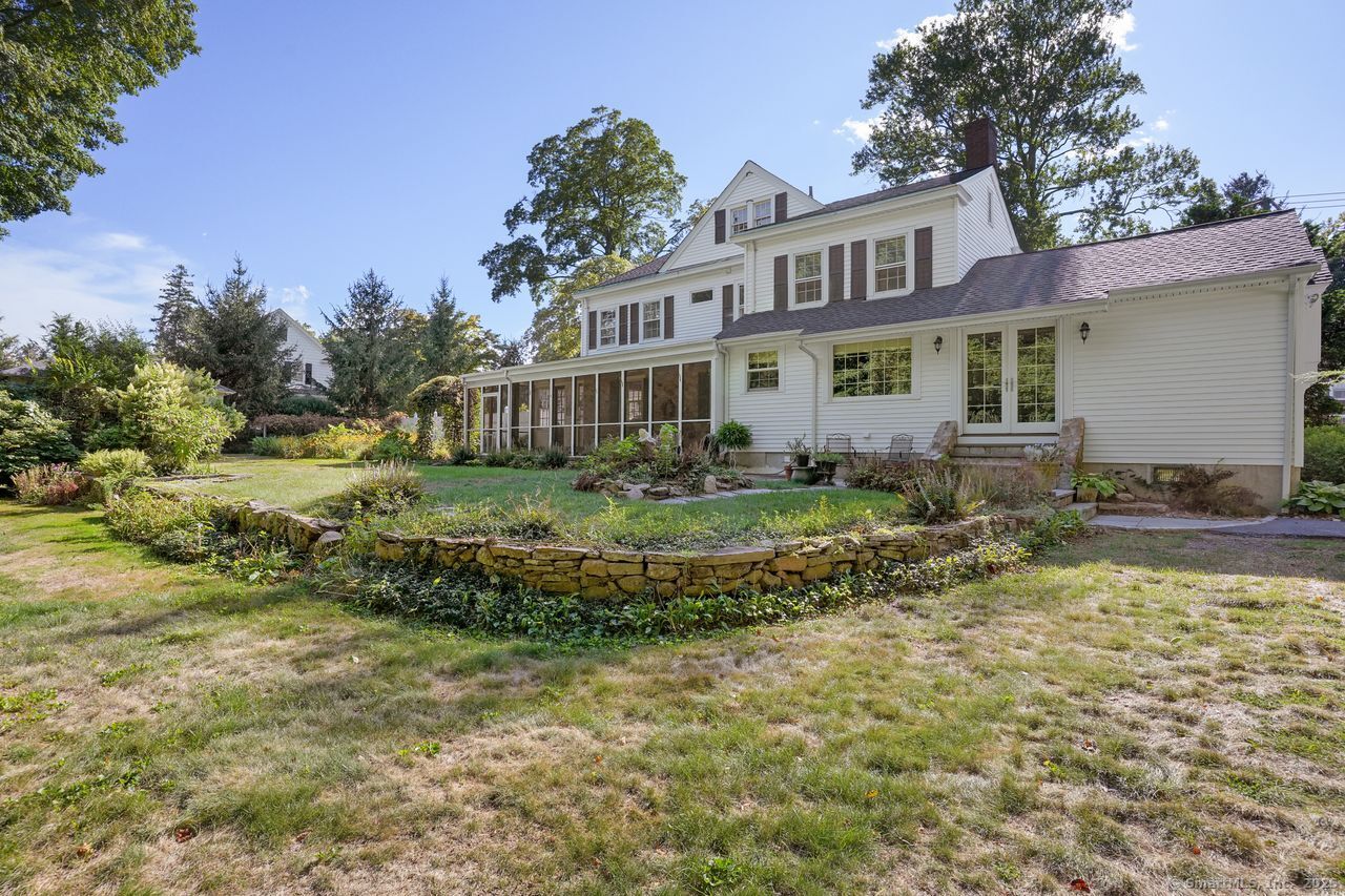 2078 Huntington Turnpike