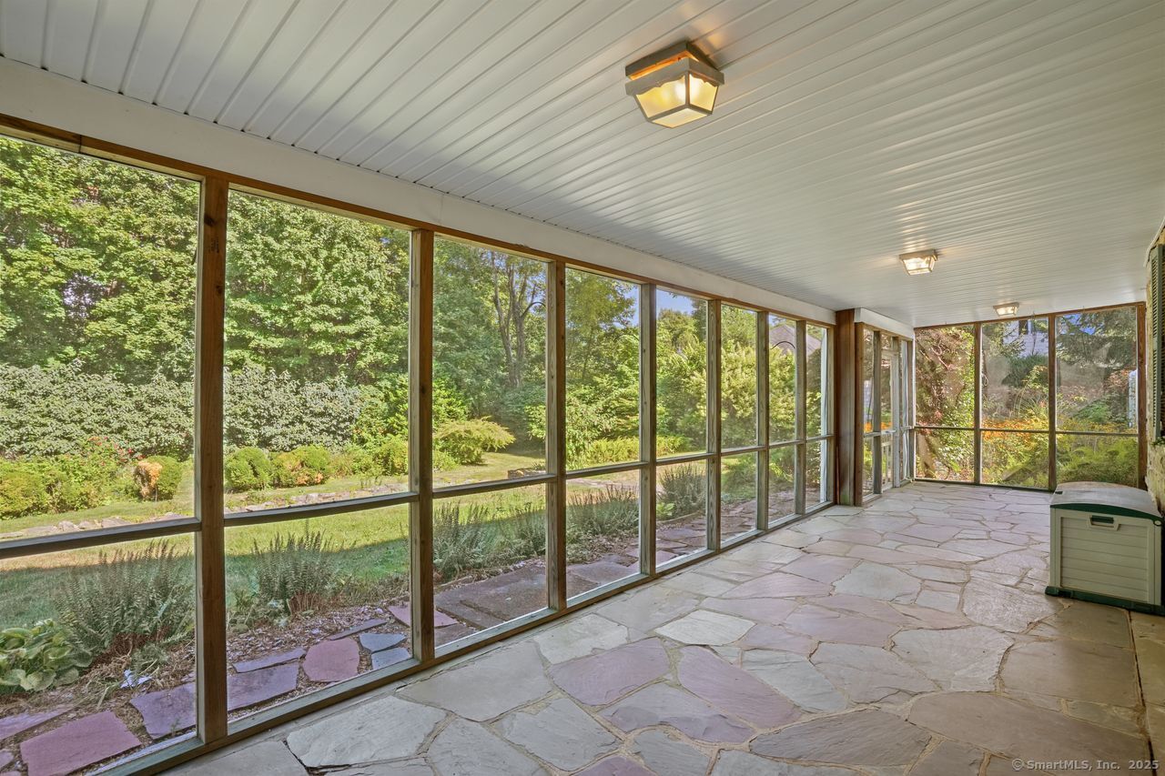 2078 Huntington Turnpike