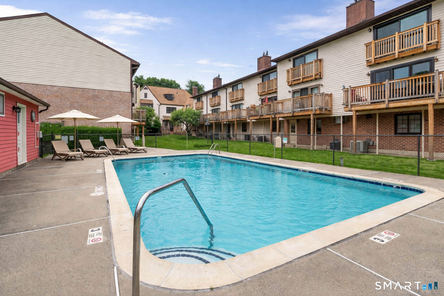 237 Strawberry Hill Avenue APT 27