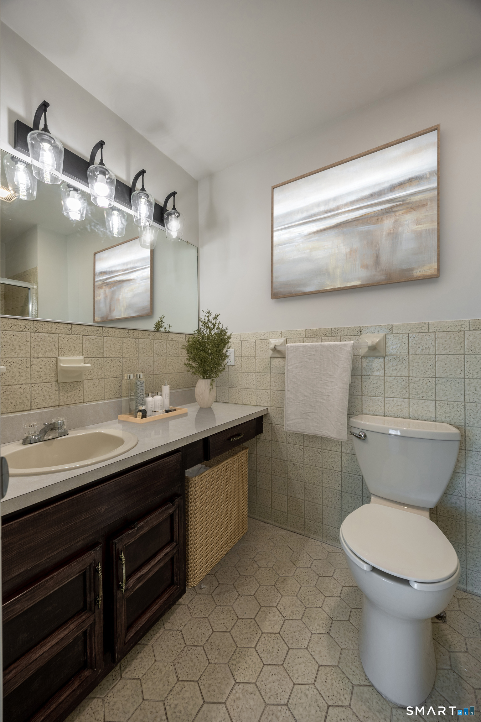 237 Strawberry Hill Avenue APT 27