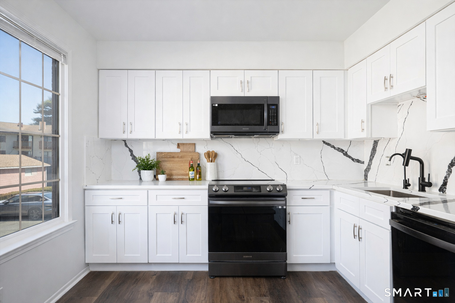 237 Strawberry Hill Avenue APT 27