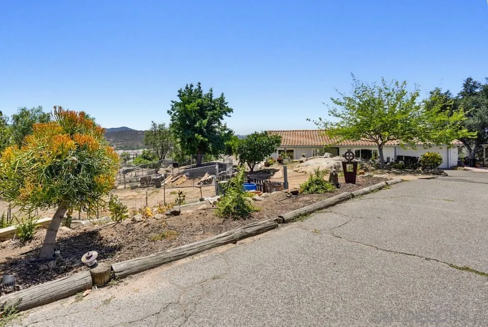 28185 Valley Center