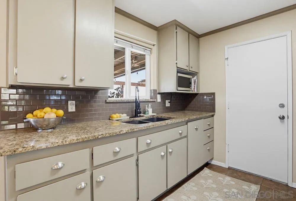 28185 Valley Center