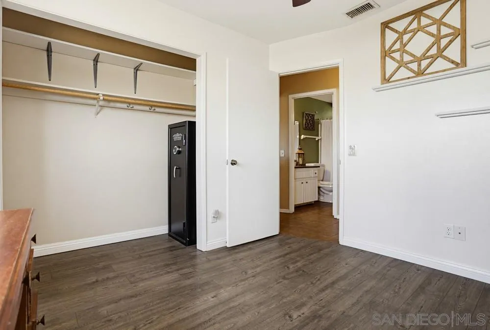 28185 Valley Center