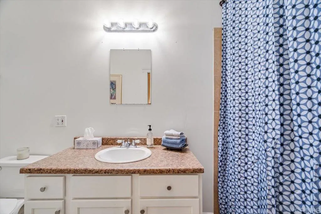 13815 Hilldale Road, Valley Center