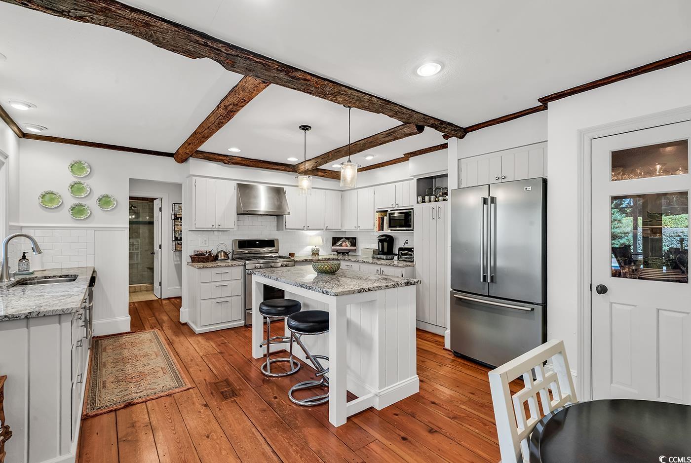 435 Lakeshore Dr.