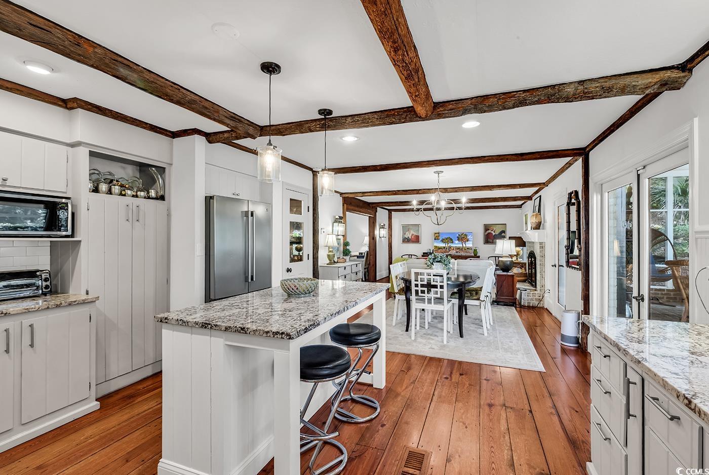435 Lakeshore Dr.