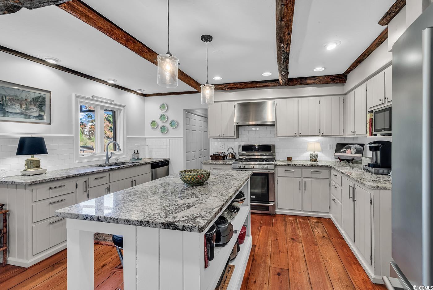 435 Lakeshore Dr.