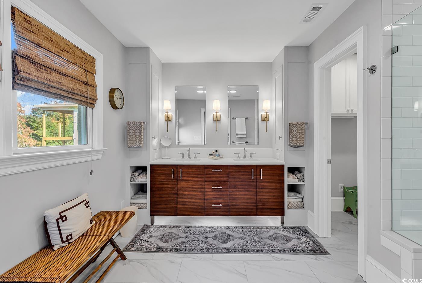 435 Lakeshore Dr.