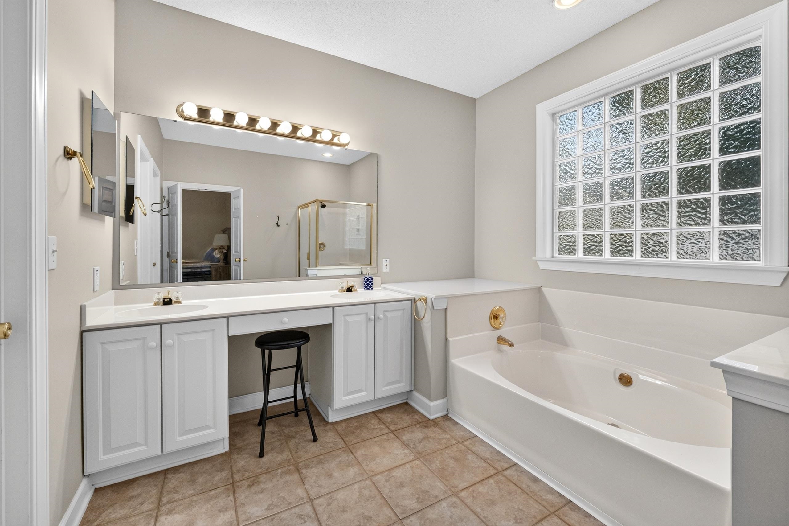 48 Alexander Glennie Dr.