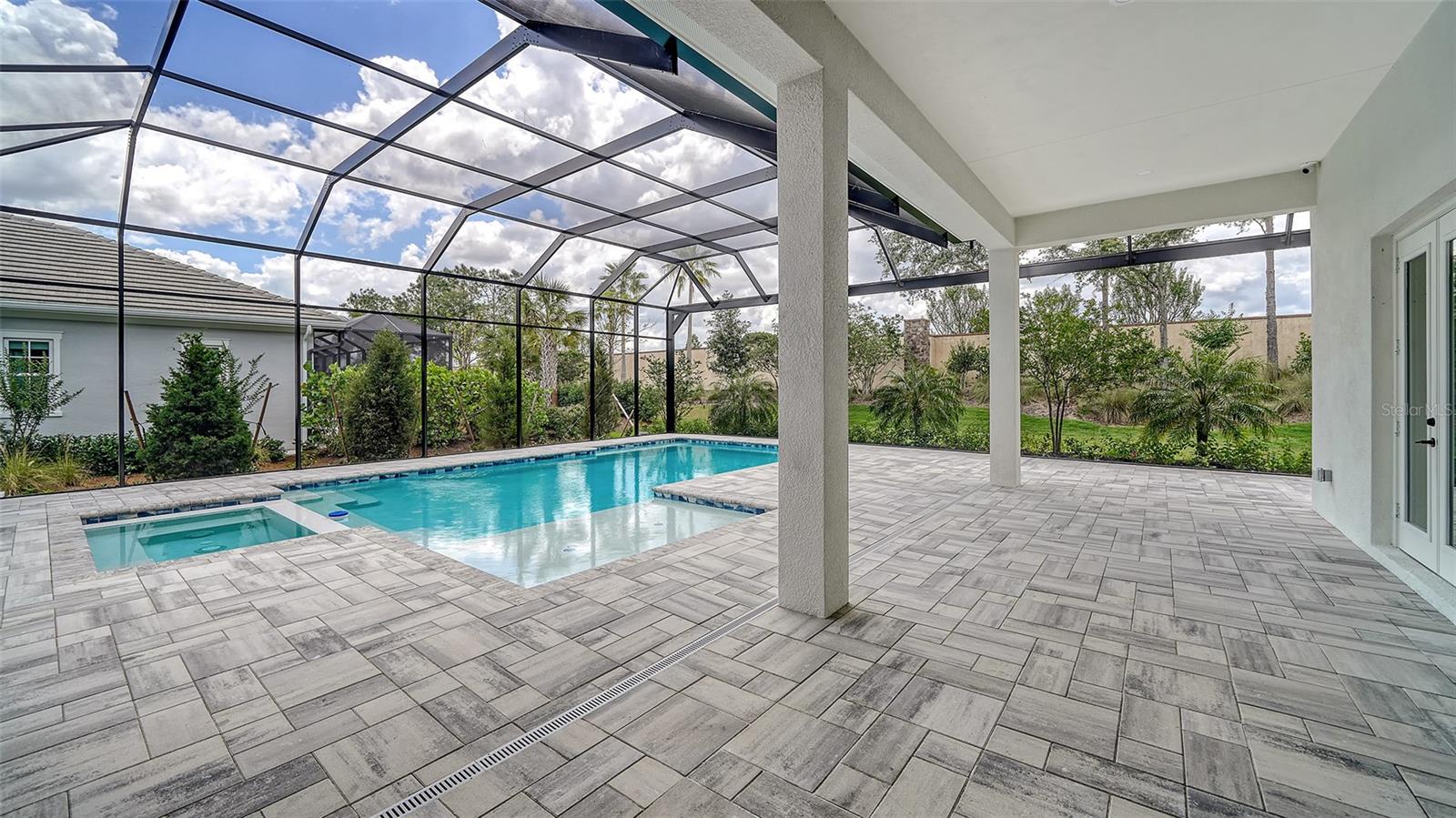 8348 CATAMARAN CIR