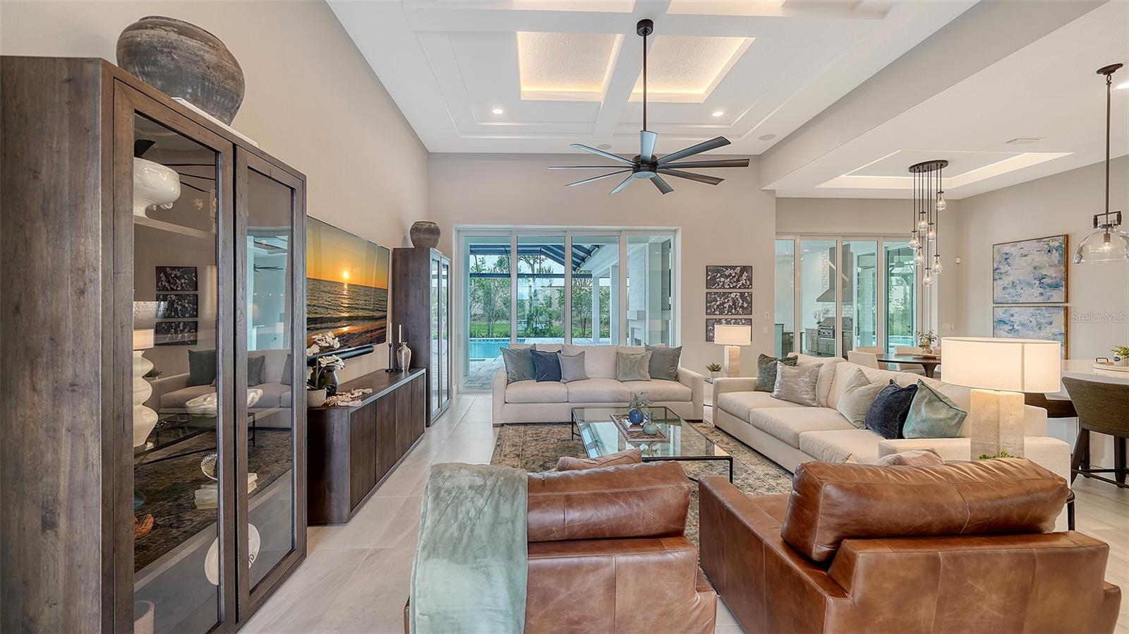 8348 CATAMARAN CIR