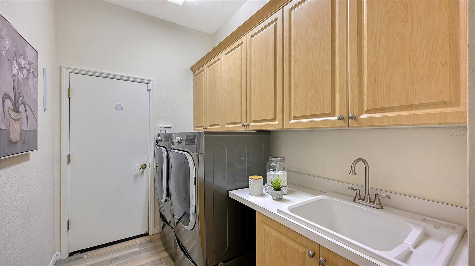 7527 CAMDEN HARBOUR DR