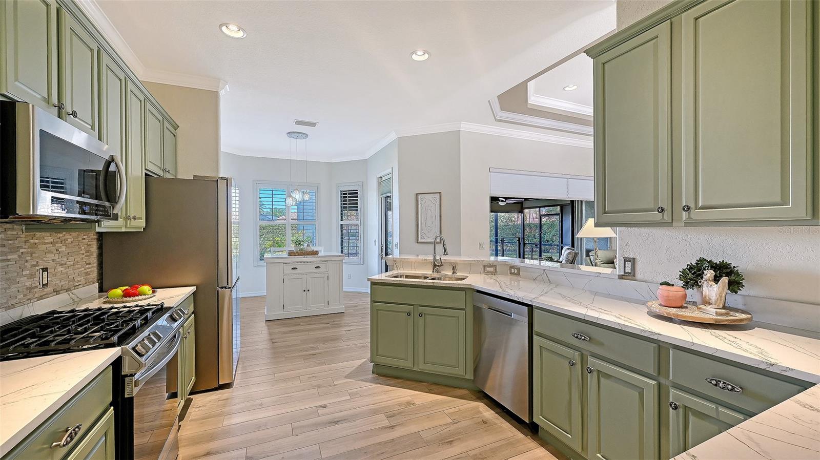 7527 CAMDEN HARBOUR DR