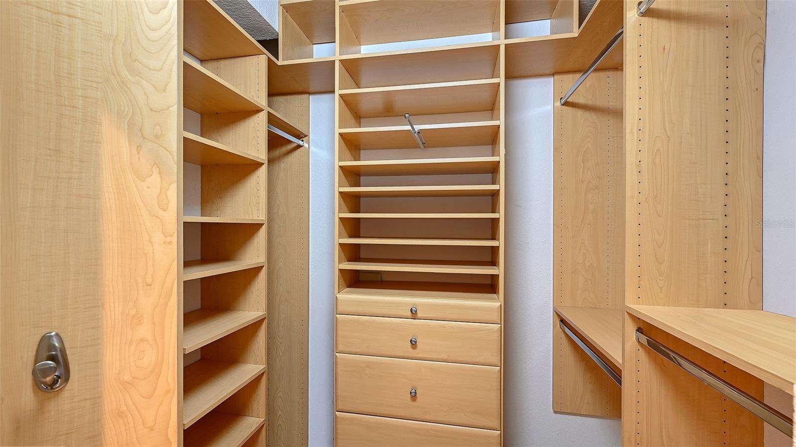 7527 CAMDEN HARBOUR DR