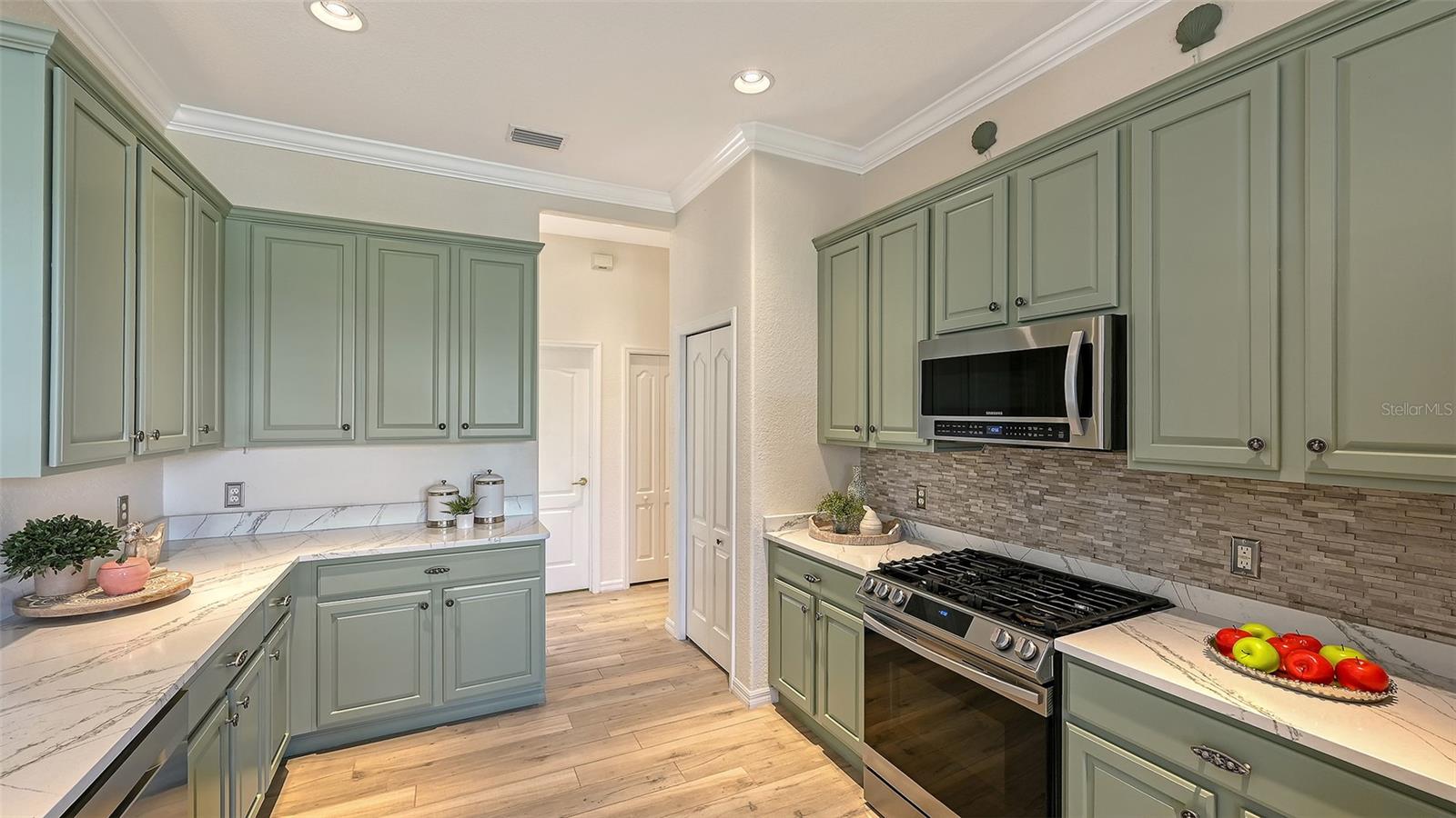 7527 CAMDEN HARBOUR DR