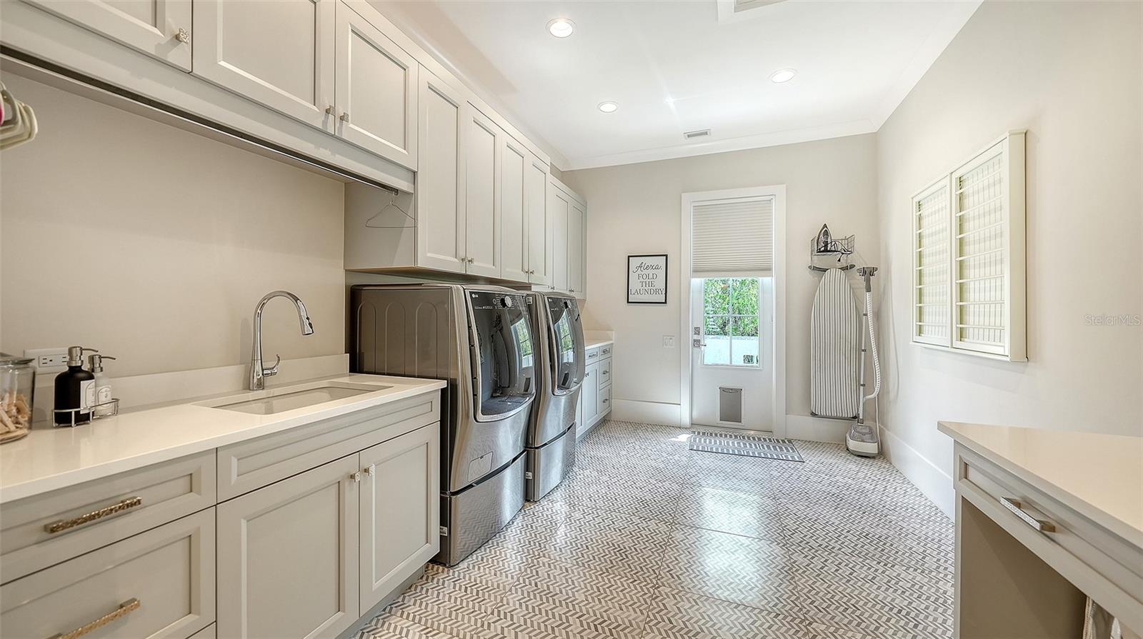 8339 LUCERNE LOOP