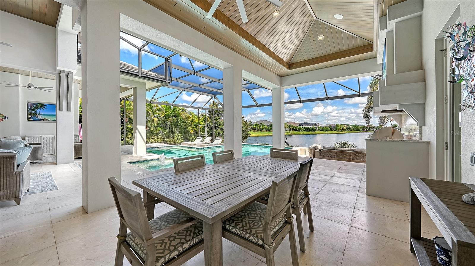 8339 LUCERNE LOOP