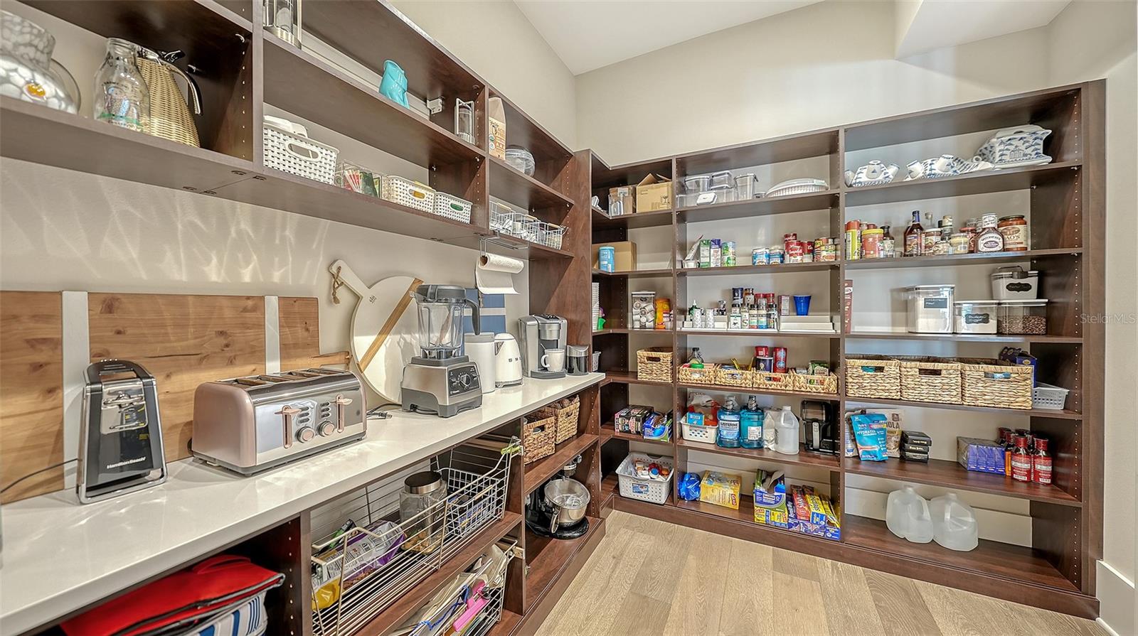 8339 LUCERNE LOOP