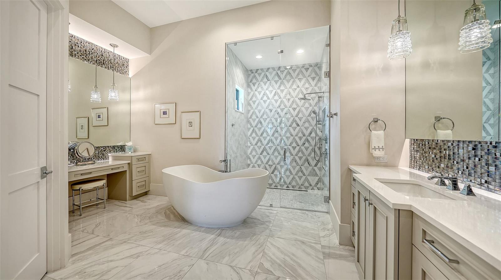 8339 LUCERNE LOOP