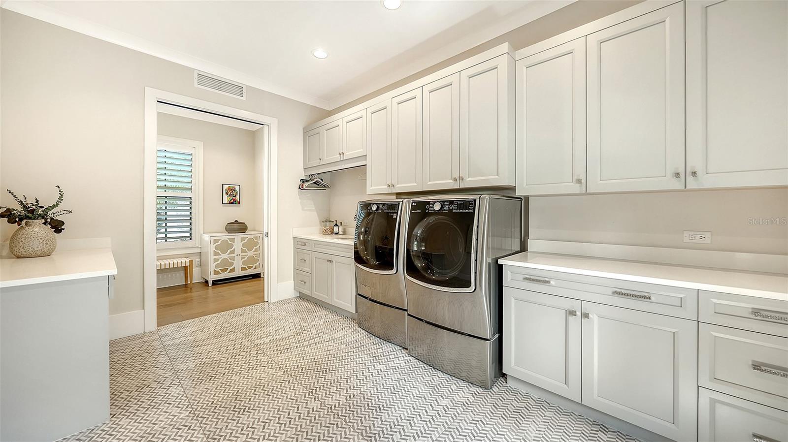 8339 LUCERNE LOOP