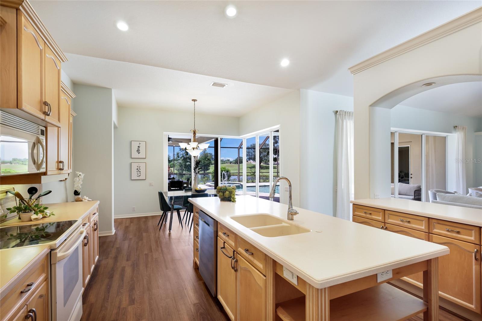7219 ASHLAND GLN
