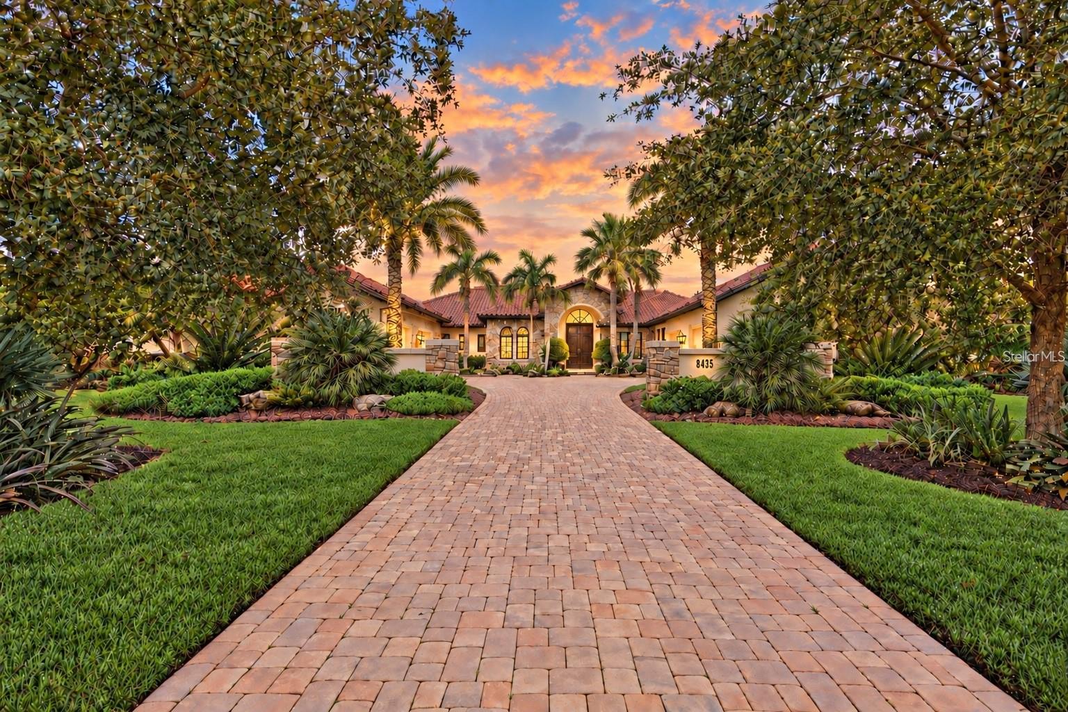 8435 LINDRICK LN