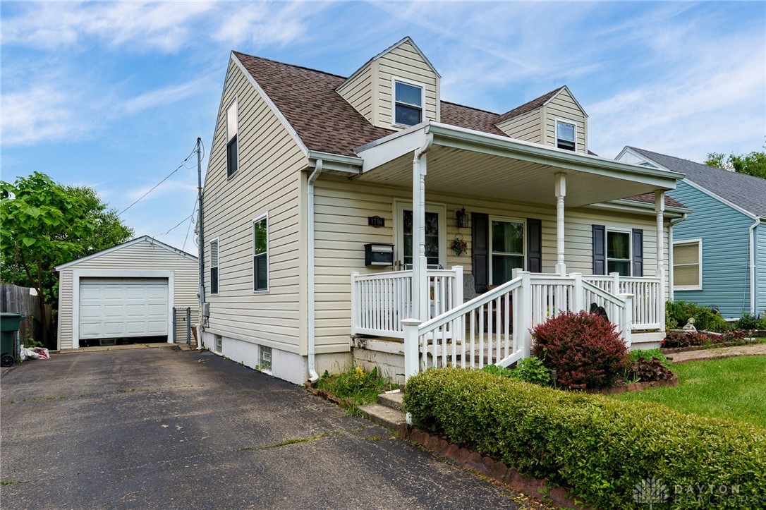 1716 N Sweetbriar Lane