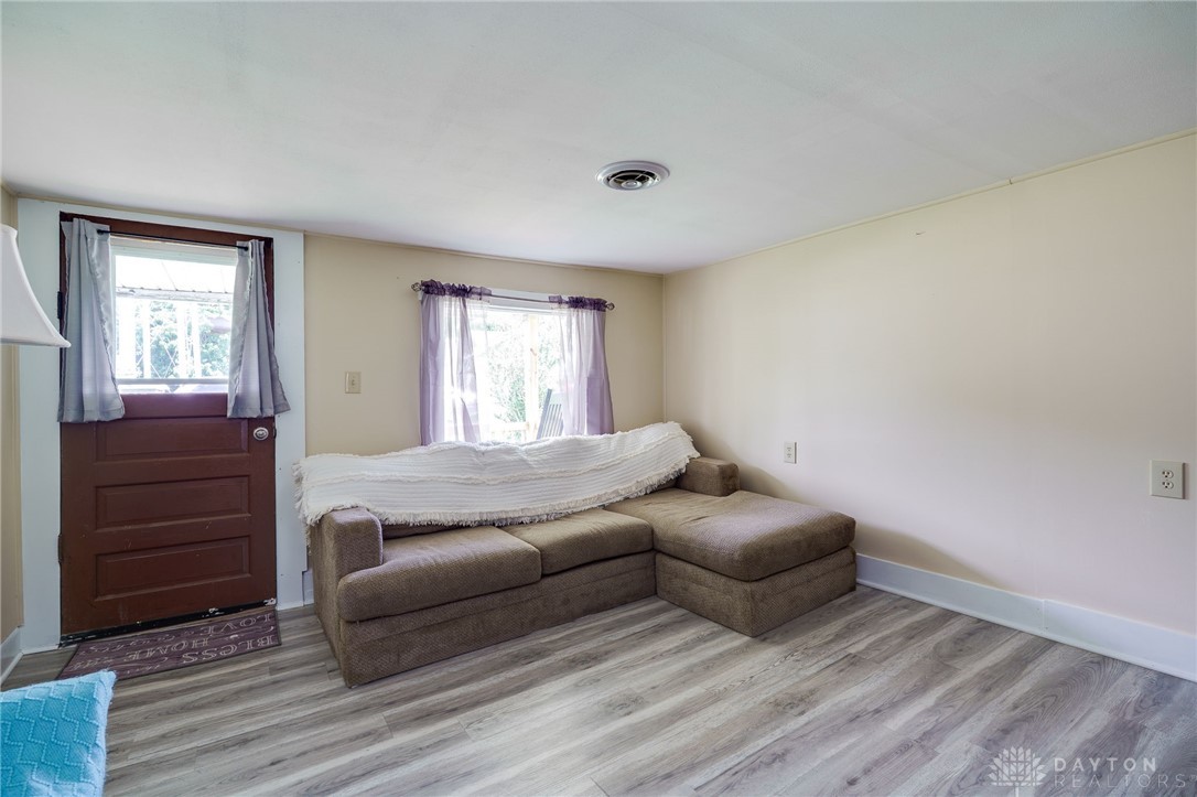 315 E JAMESTOWN Street