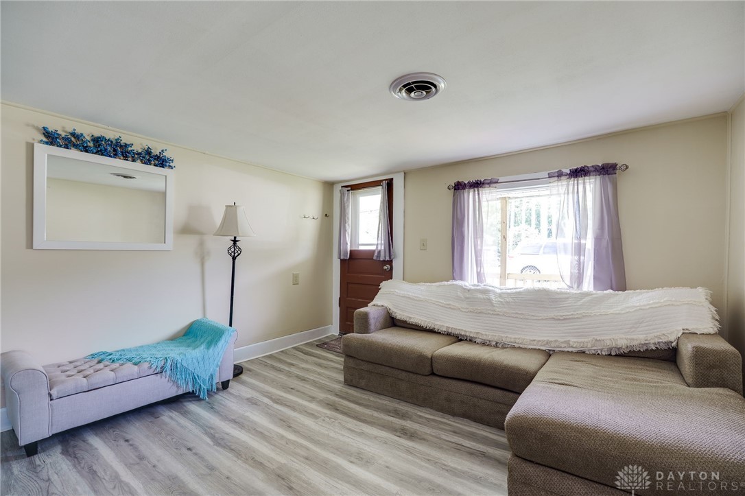 315 E JAMESTOWN Street