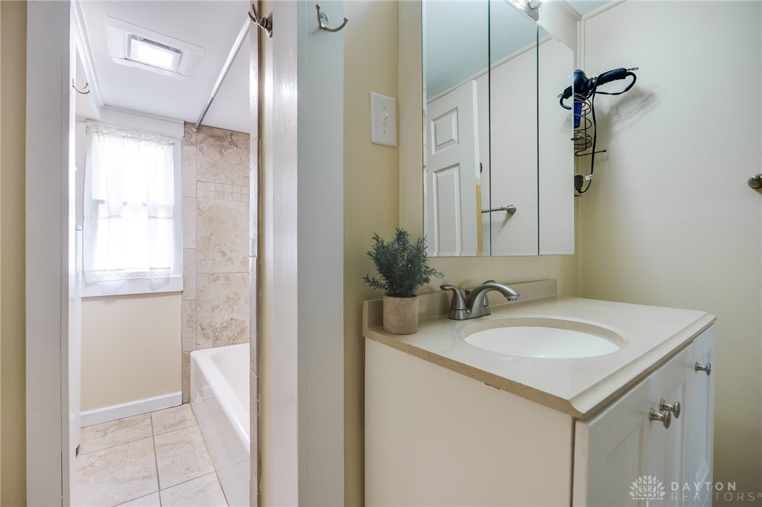 315 E JAMESTOWN Street