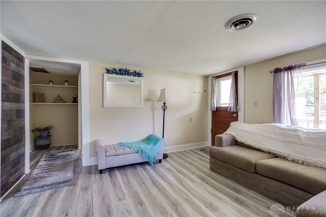 315 E JAMESTOWN Street