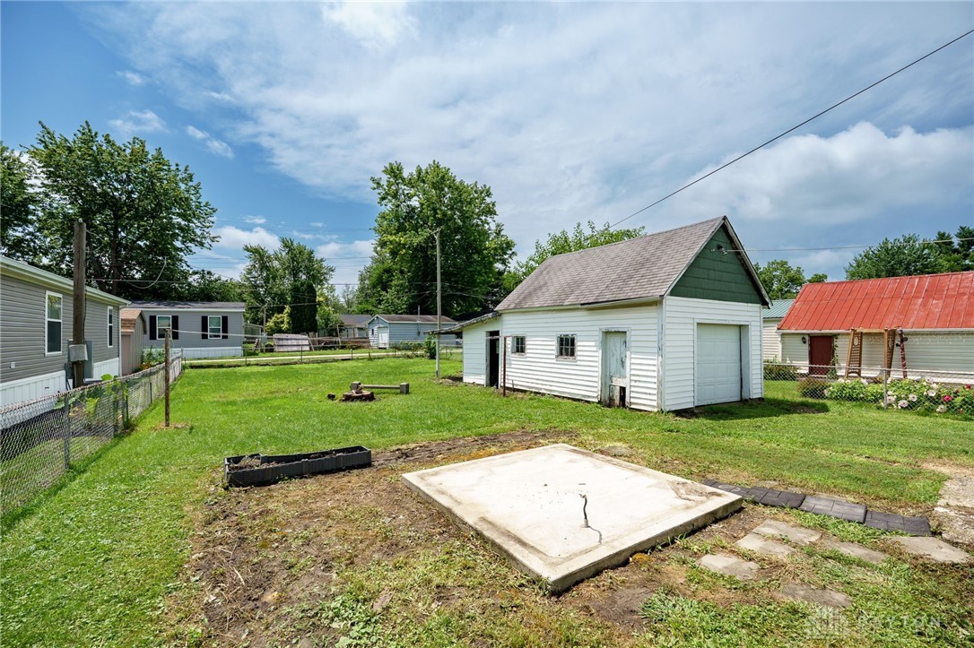 315 E JAMESTOWN Street