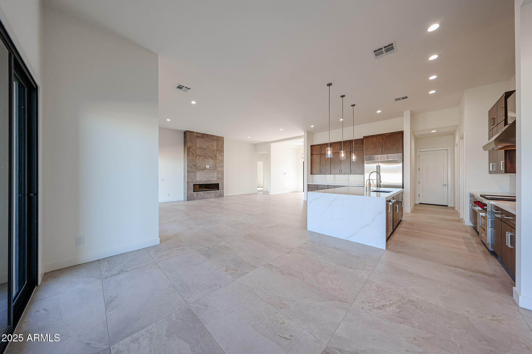 1904 E CREEK CANYON Road