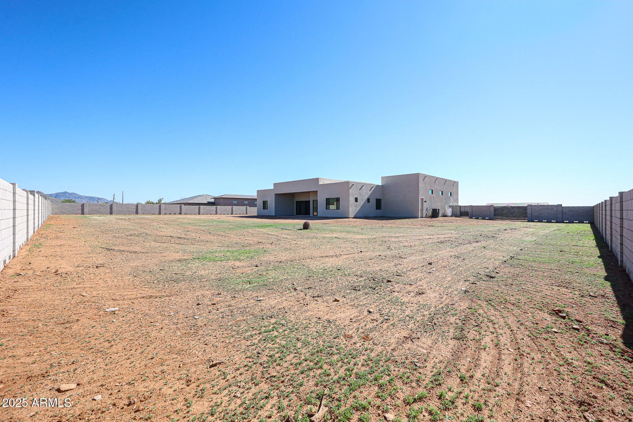 1904 E CREEK CANYON Road