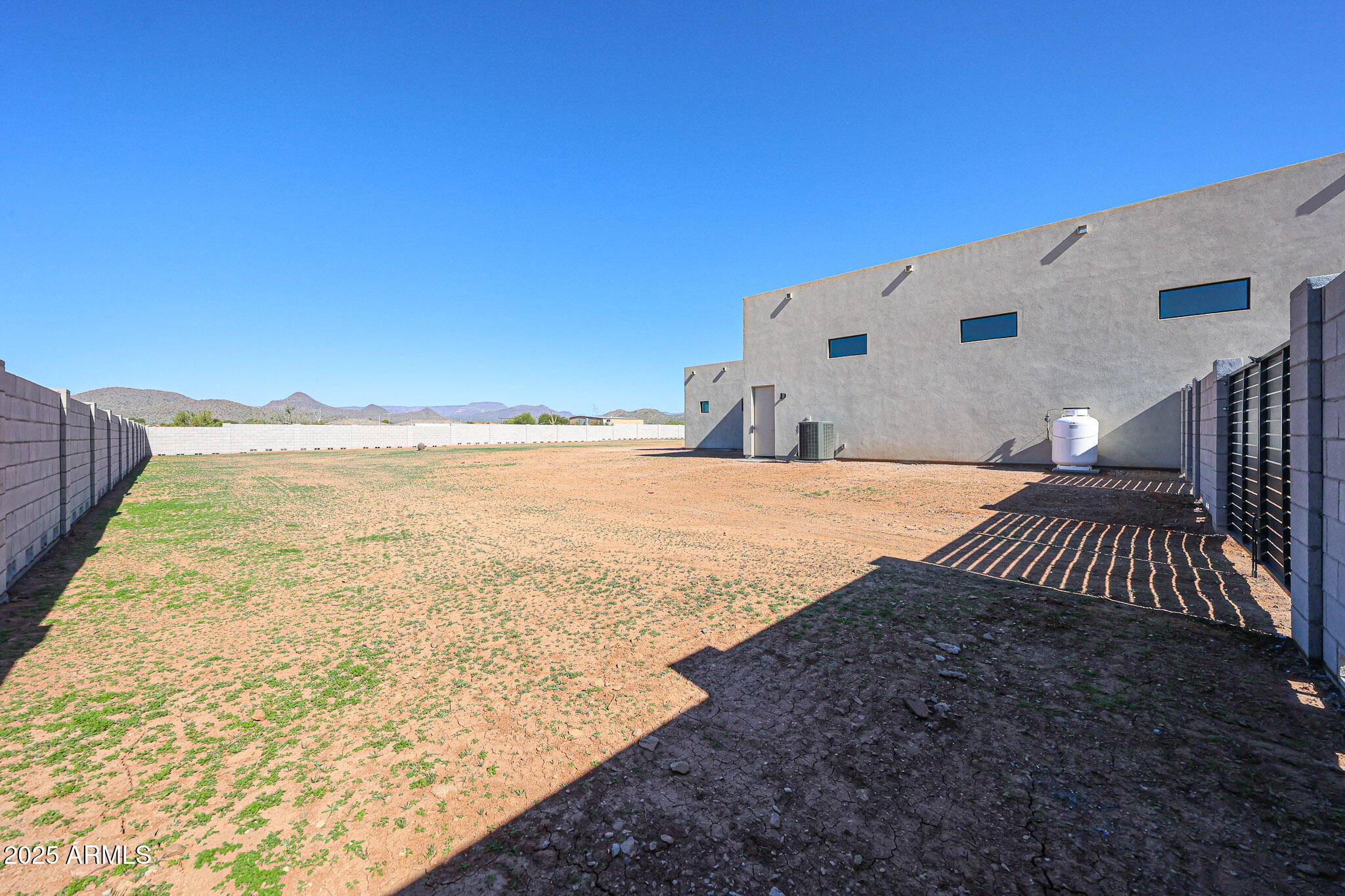 1904 E CREEK CANYON Road