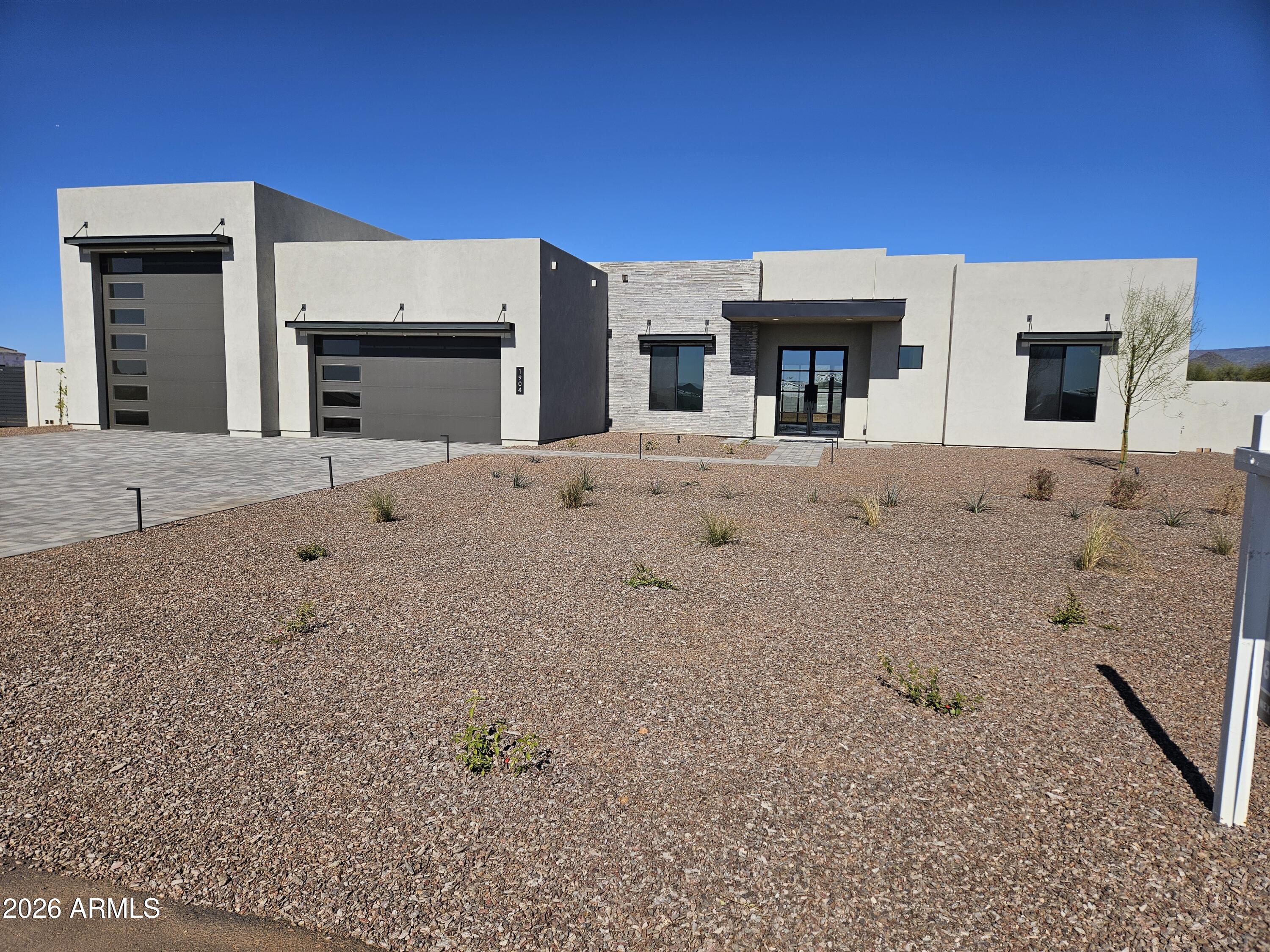 1904 E CREEK CANYON Road